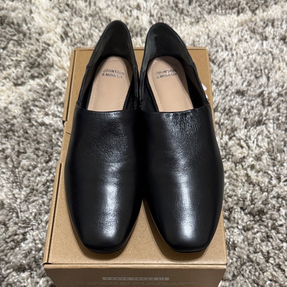 Carmen - Slipper-soft, wear-all-day flat crafted of buttery glove leather - Picture 2 of 6